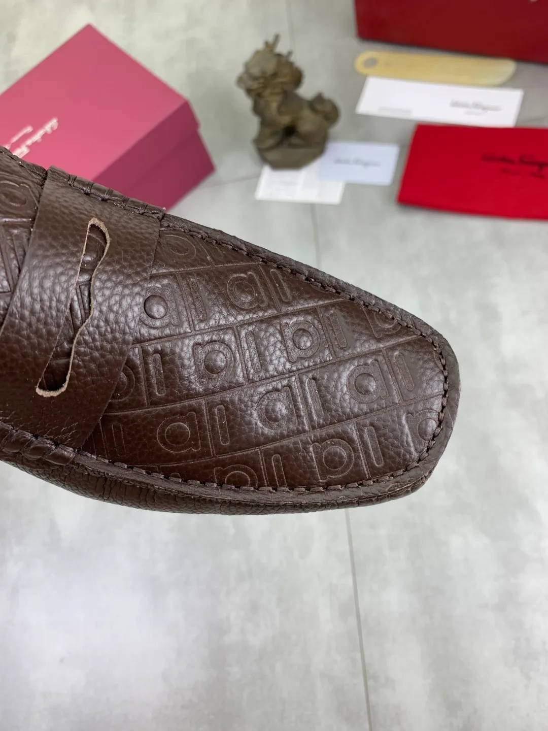 Men's shoes 💰P542 New model, high quality [Ferragamo/Ferragamo] Latest lazy slip-on shoes Original imported calfskin, imported cowhide lining + original luxury metal buckle + original combination outsole Comparison without pressure Code number: 38-45
